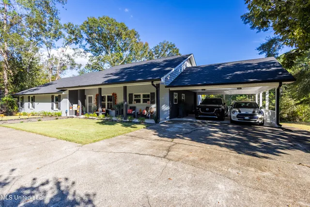 $395,000 | 207 Hickory Hill Drive, Hattiesburg, MS 39402