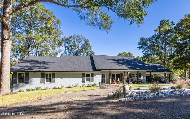 $395,000 | 207 Hickory Hill Drive, Hattiesburg, MS 39402