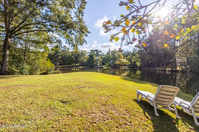 $395,000 | 207 Hickory Hill Drive, Hattiesburg, MS 39402