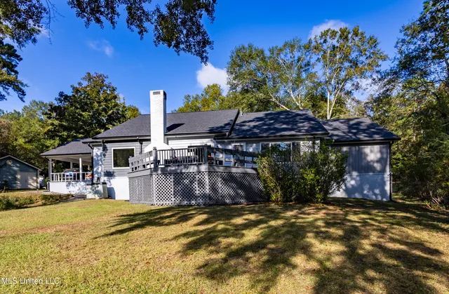 $395,000 | 207 Hickory Hill Drive, Hattiesburg, MS 39402