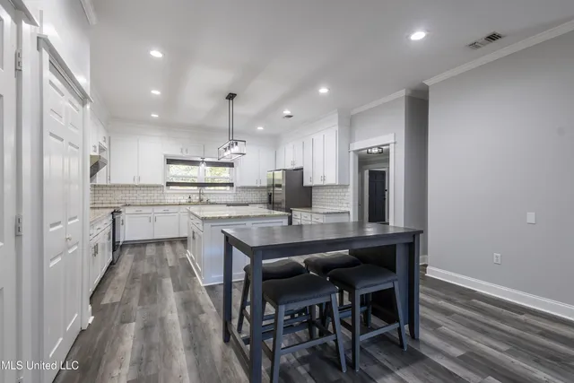 $395,000 | 207 Hickory Hill Drive, Hattiesburg, MS 39402