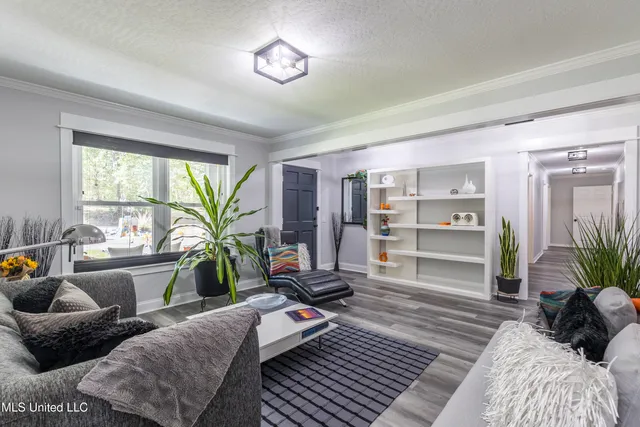 $395,000 | 207 Hickory Hill Drive, Hattiesburg, MS 39402