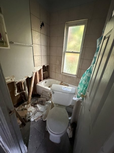 7119 South Emerald Avenue Chicago, IL 60621 - Photo 38 of 50 a living room with furniture and a window