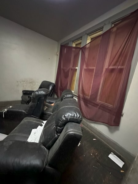 7119 South Emerald Avenue Chicago, IL 60621 - Photo 8 of 50 a living room with furniture