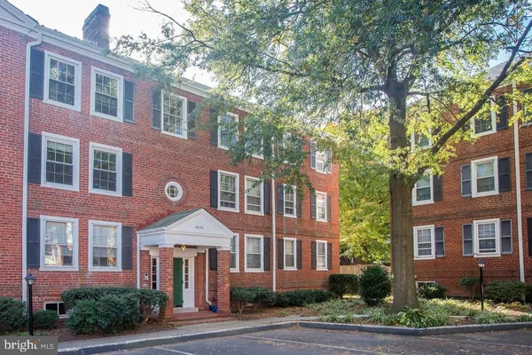 $2,900 | 3050 South Buchanan Street, Unit C2, Arlington, VA 22206