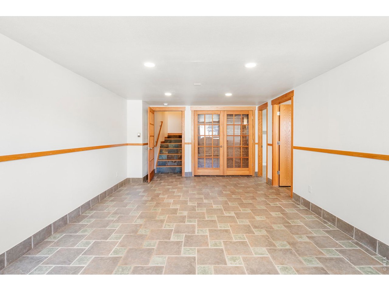 121 Leonards Road Boulder, CO 80302 - Photo 27 of 44 a view of an empty room with a window