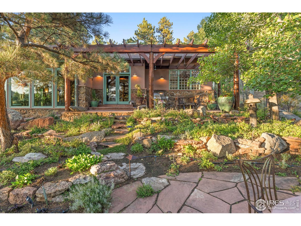 121 Leonards Road Boulder, CO 80302 - Photo 32 of 44 a view of a patio with table and chairs