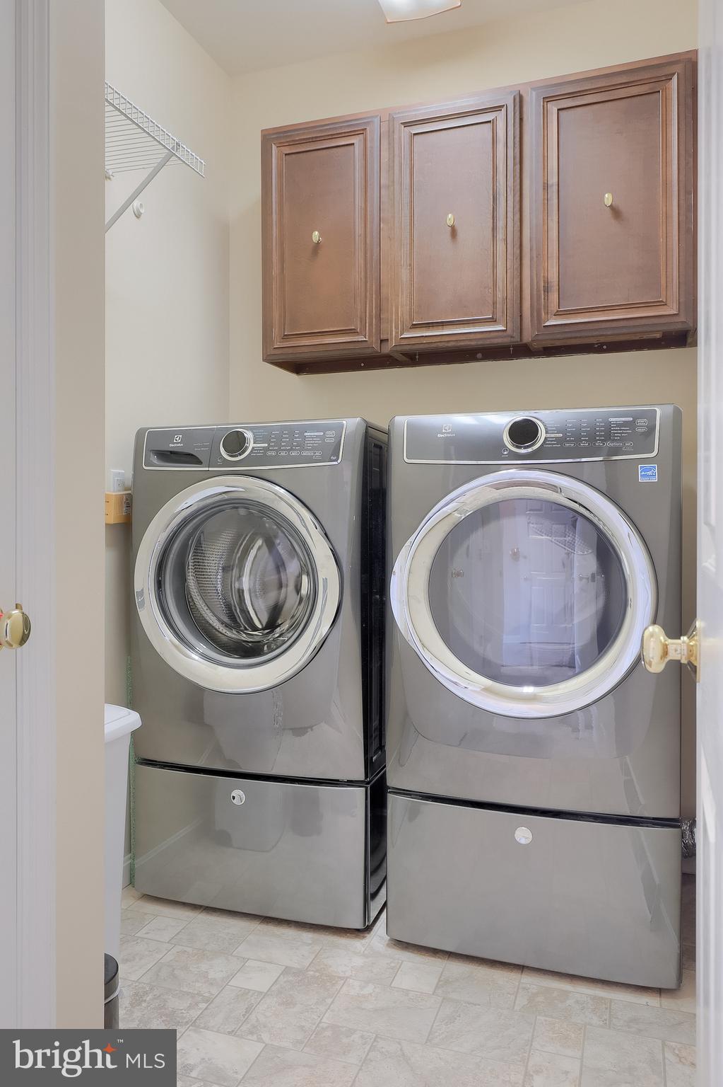 430 Wagonwheel Road Lititz, PA 17543 - Photo 24 of 51 a utility room with dryer and washer