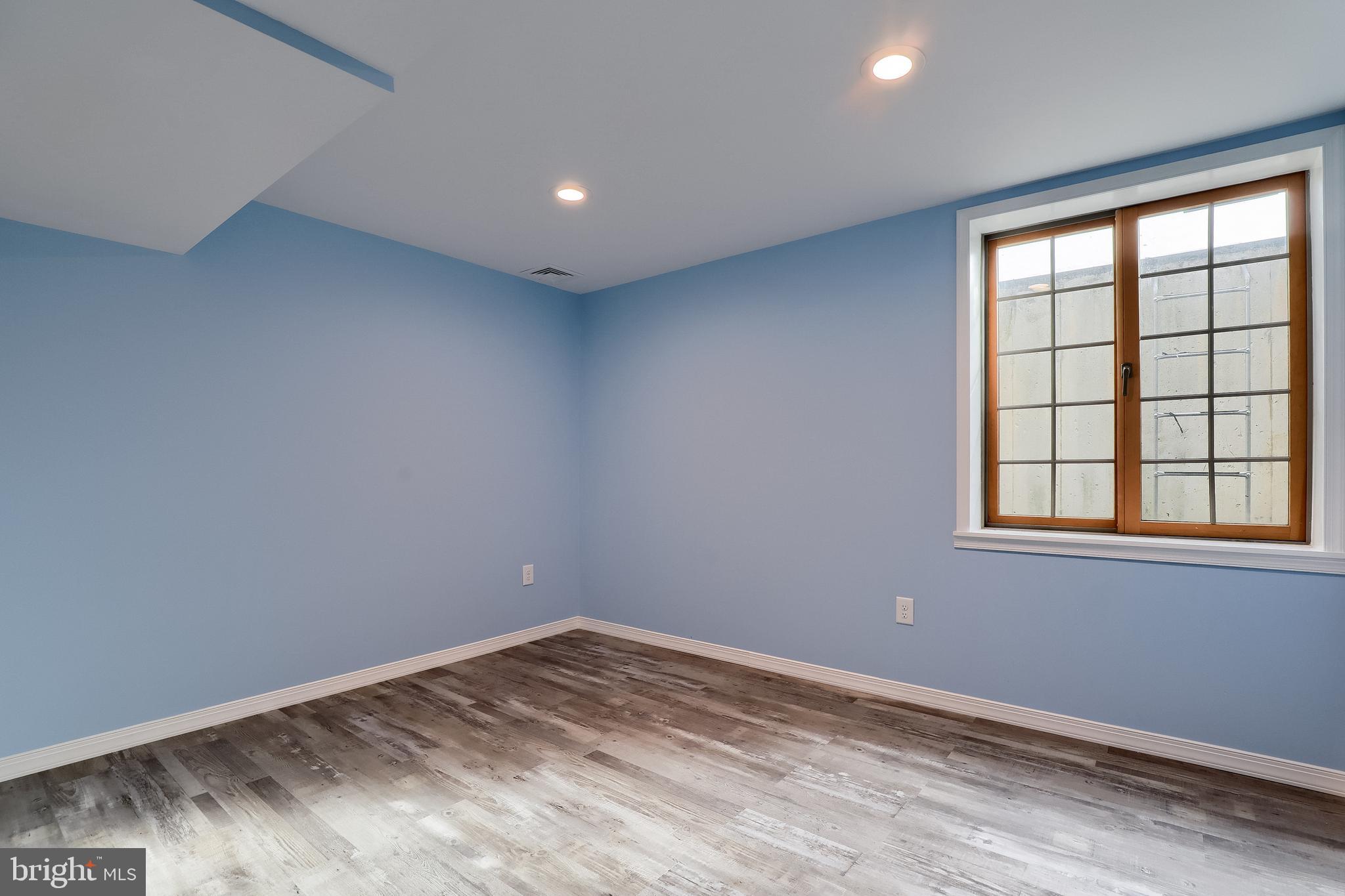 430 Wagonwheel Road Lititz, PA 17543 - Photo 44 of 51 an empty room with a window