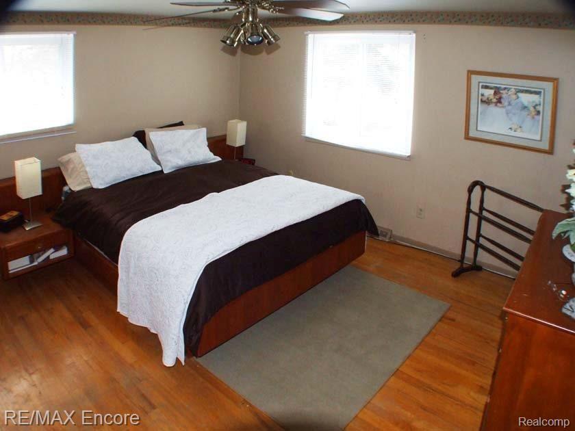 7286 Holcomb Road Clarkston, MI 48346 - Photo 10 of 20 Master bedroom with hardwood flr