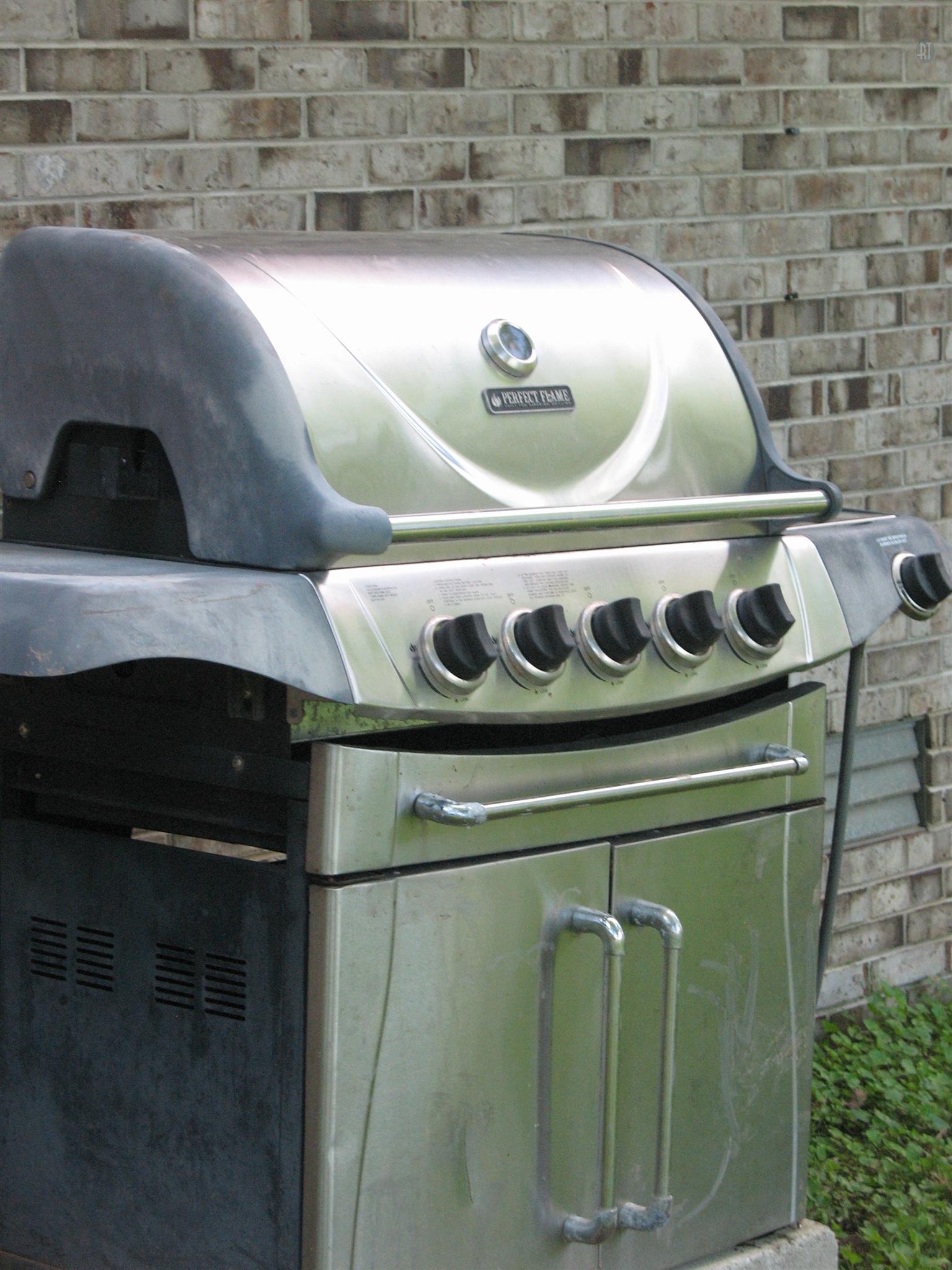 52 Duncan Lane Winchester, TN 37398 - Photo 5 of 9 gas grill that is hooked up to natural gas and stays with property