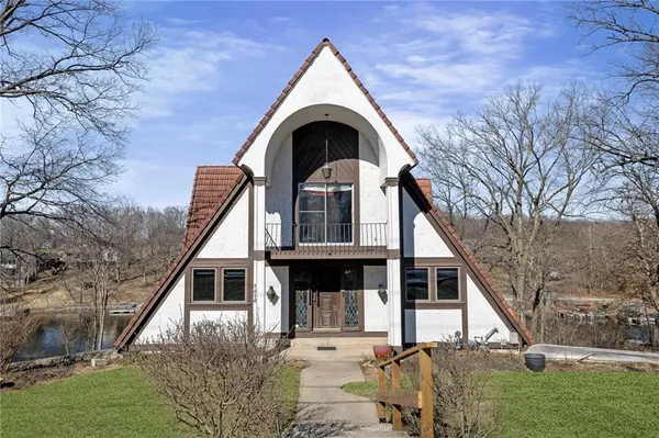 $990,000 | 7616 Northwest Eastside Drive, Weatherby Lake, MO 64152