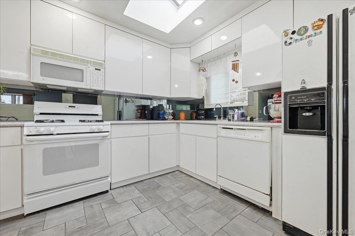 167 Lyon Street Valley Stream, NY 11580 - Photo 16 of 35