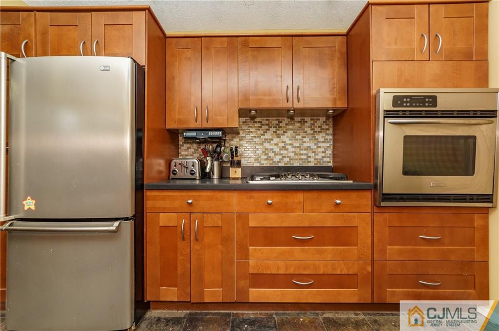 534 Edpas Road, Unit 534 New Brunswick, NJ 08901 - Photo 11 of 26