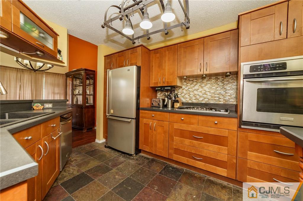 534 Edpas Road, Unit 534 New Brunswick, NJ 08901 - Photo 13 of 26