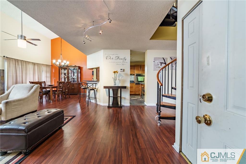 534 Edpas Road, Unit 534 New Brunswick, NJ 08901 - Photo 3 of 26