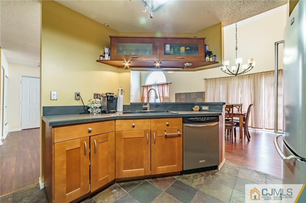534 Edpas Road, Unit 534 New Brunswick, NJ 08901 - Photo 10 of 26