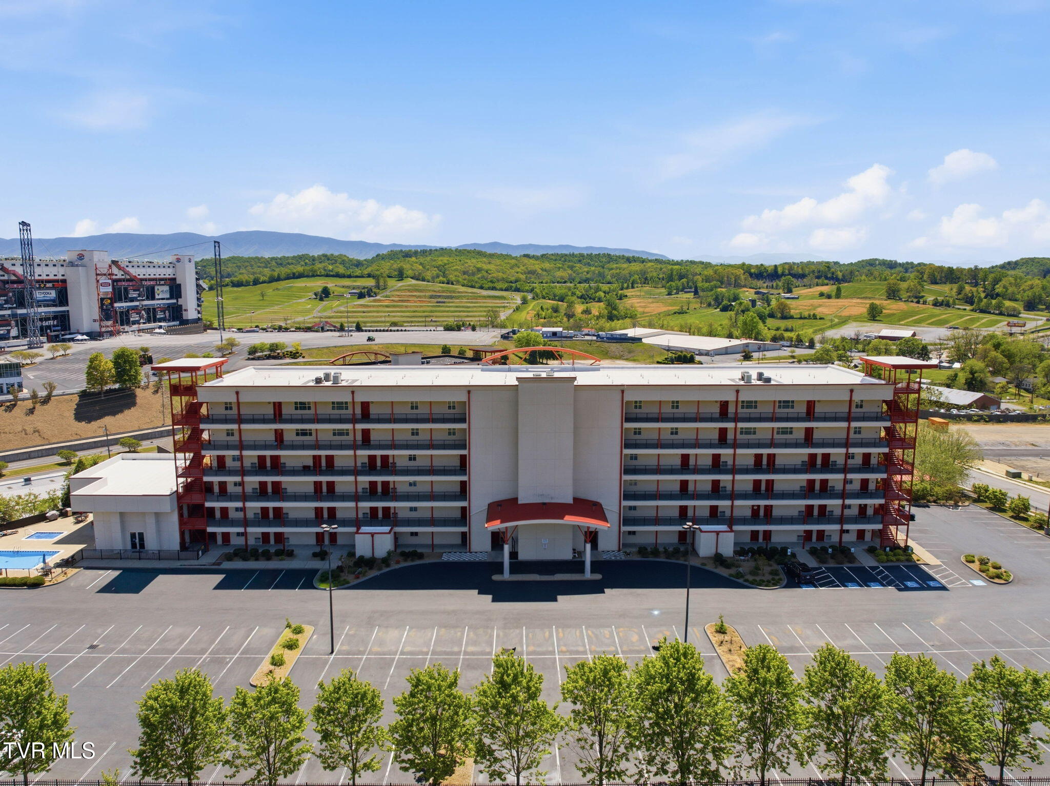 1-web-or-mls-210 Raceday Center Dr-29