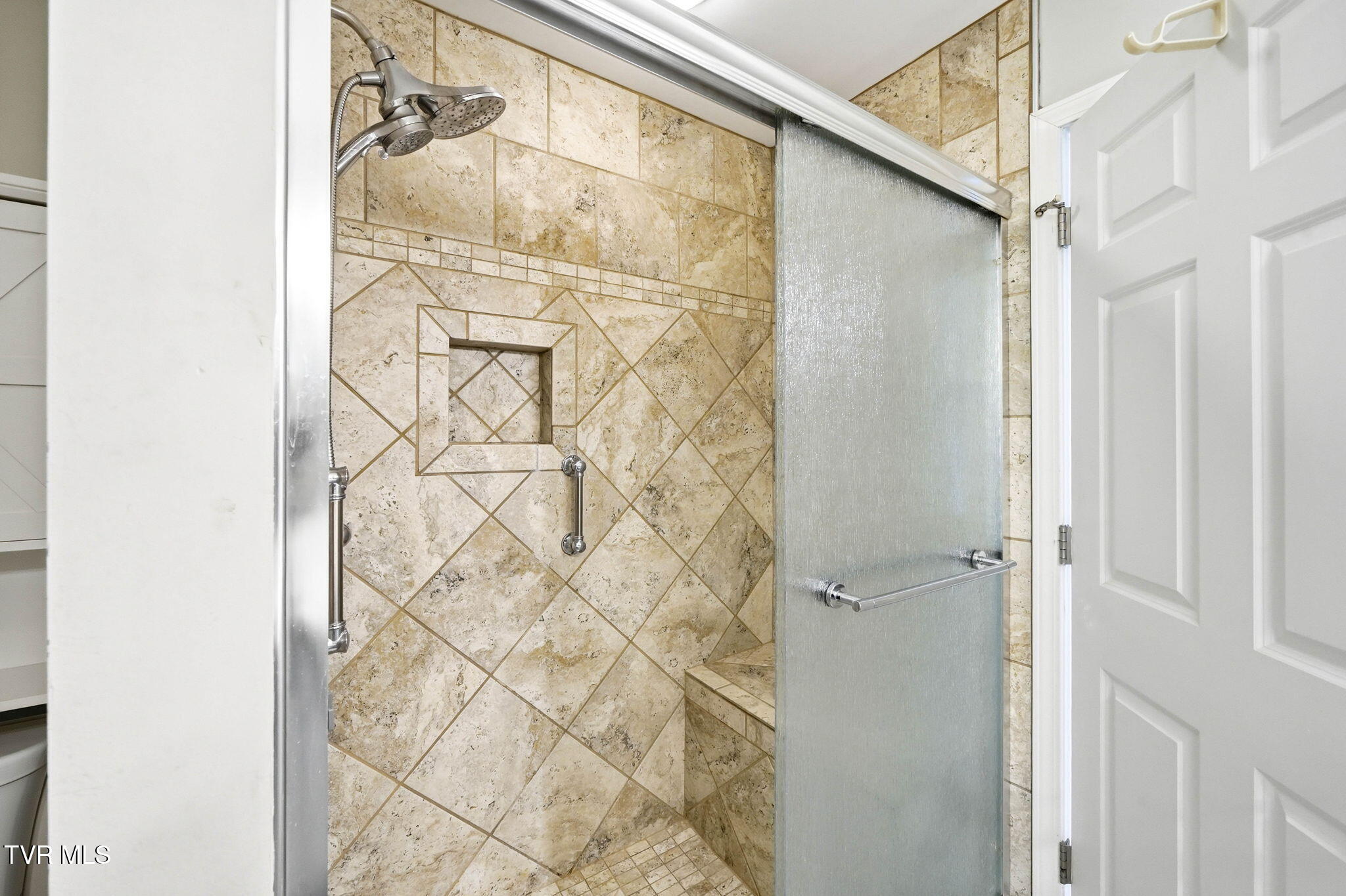 210 Raceday Center Drive, Unit 1107 Bristol, TN 37620 - Photo 15 of 32 9-web-or-mls-210 Raceday Center Dr-16