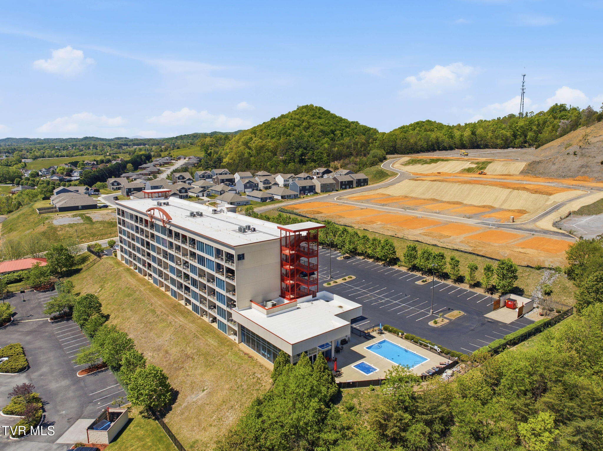 210 Raceday Center Drive, Unit 1107 Bristol, TN 37620 - Photo 2 of 32 25-web-or-mls-210 Raceday Center Dr-31