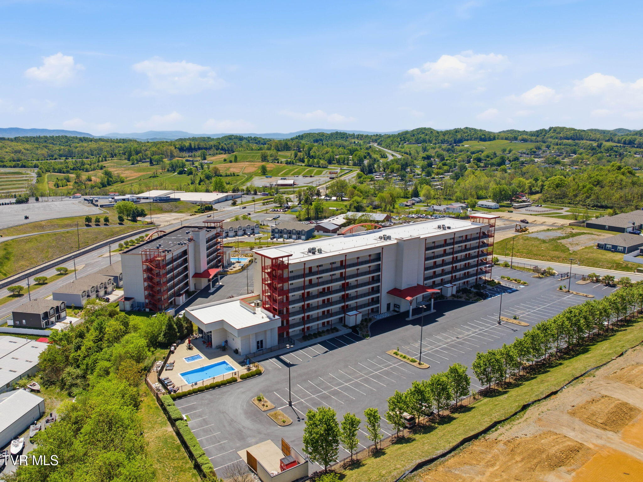 210 Raceday Center Drive, Unit 1107 Bristol, TN 37620 - Photo 31 of 32 27-web-or-mls-210 Raceday Center Dr-33