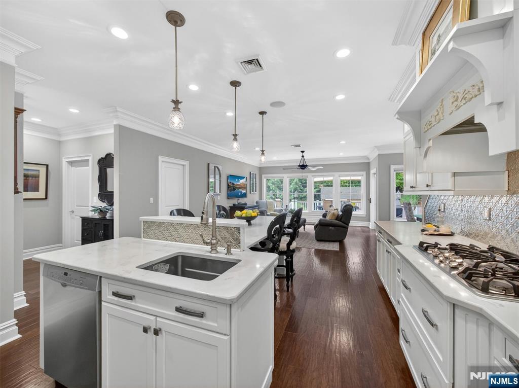 444 Lake Road Wyckoff, NJ 07481 - Photo 10 of 50