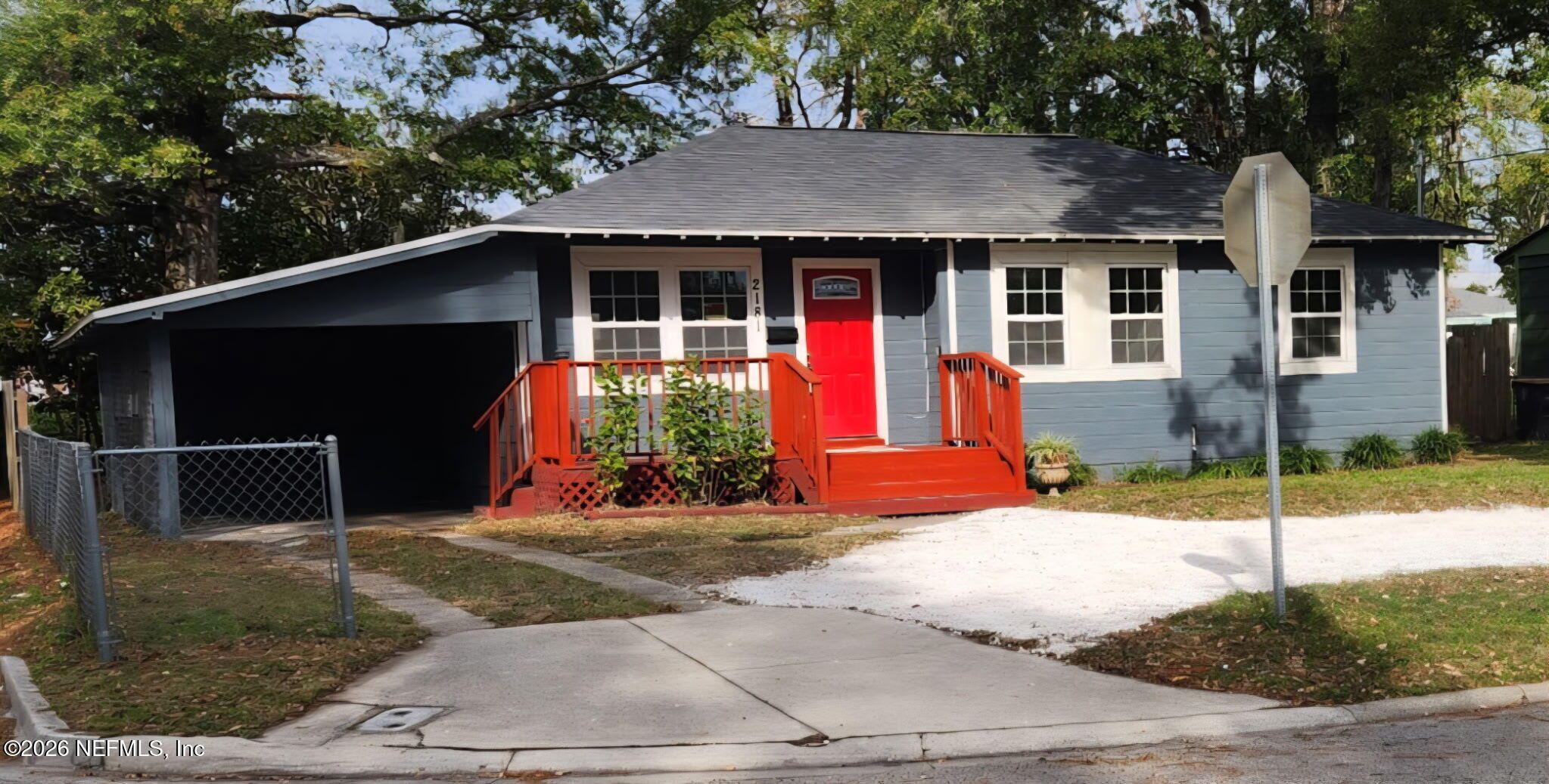 2181 West 17th Street Jacksonville, FL 32209 - Photo 3 of 27 a front view of a house with garden