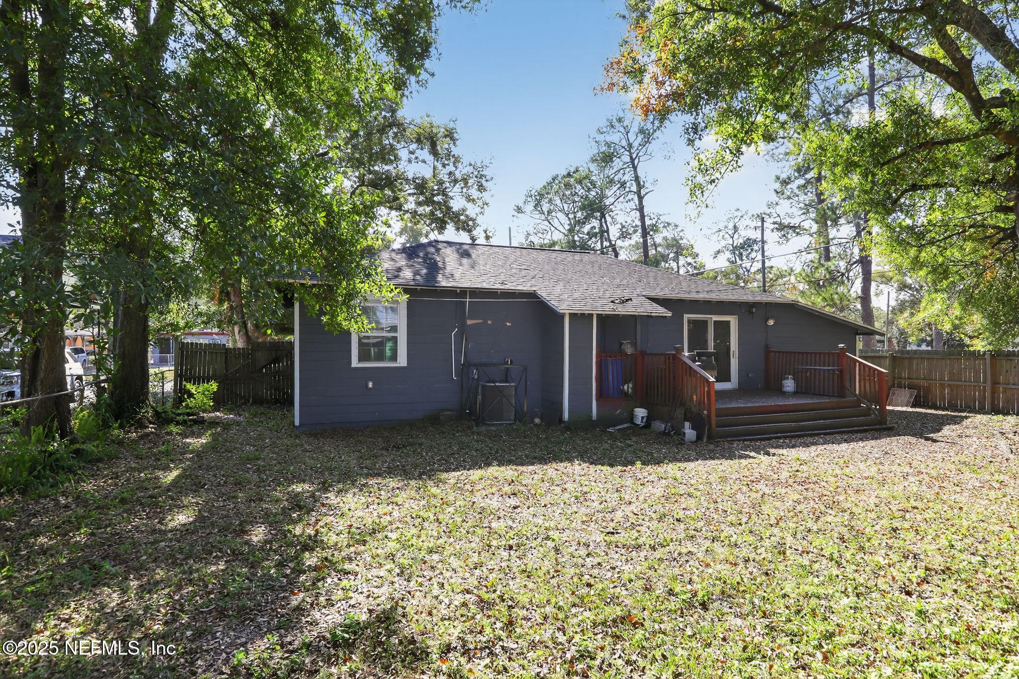 2181 West 17th Street Jacksonville, FL 32209 - Photo 5 of 27 a view of a house with a yard