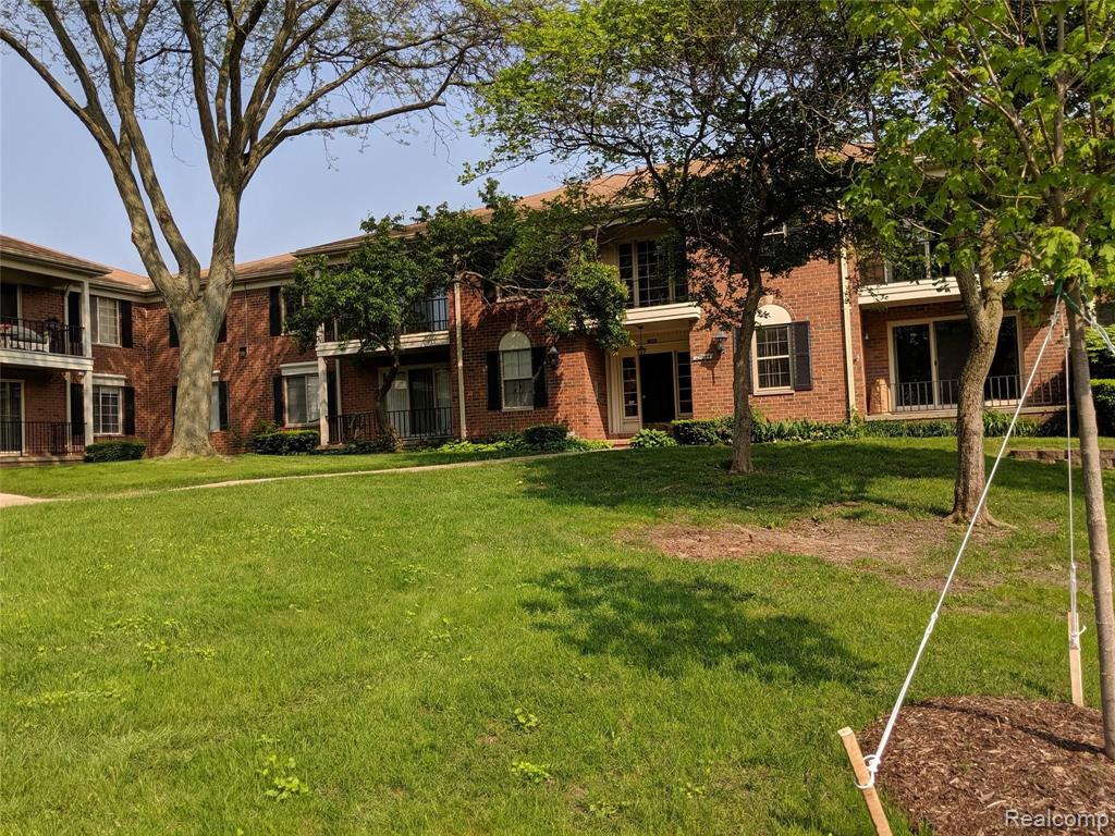 29644 Middlebelt Road Farmington Hills, MI 48334 - Photo 3 of 16