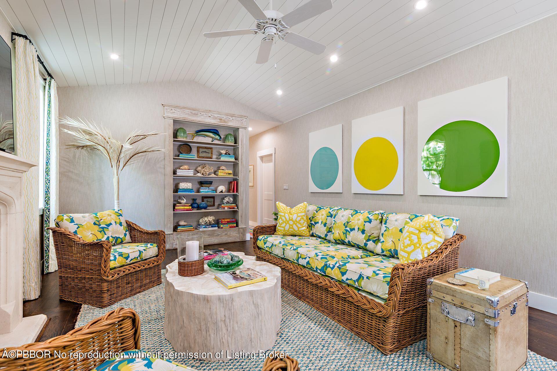 7610 Washington Road West Palm Beach, FL 33405 - Photo 3 of 12 a living room with fish tank and a couch