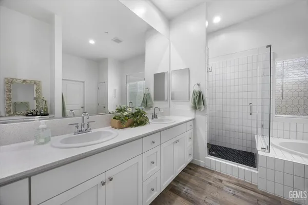 $649,999 | Undisclosed Address, Bakersfield, CA 93314
