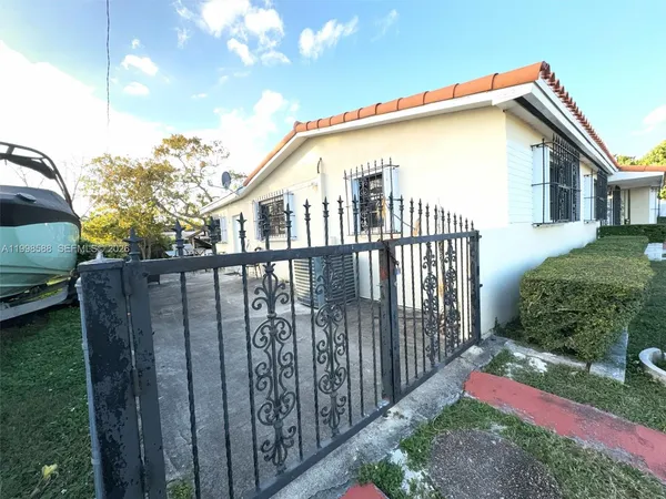 $3,500 | 3420 Southwest 104th Avenue, Miami, FL 33165