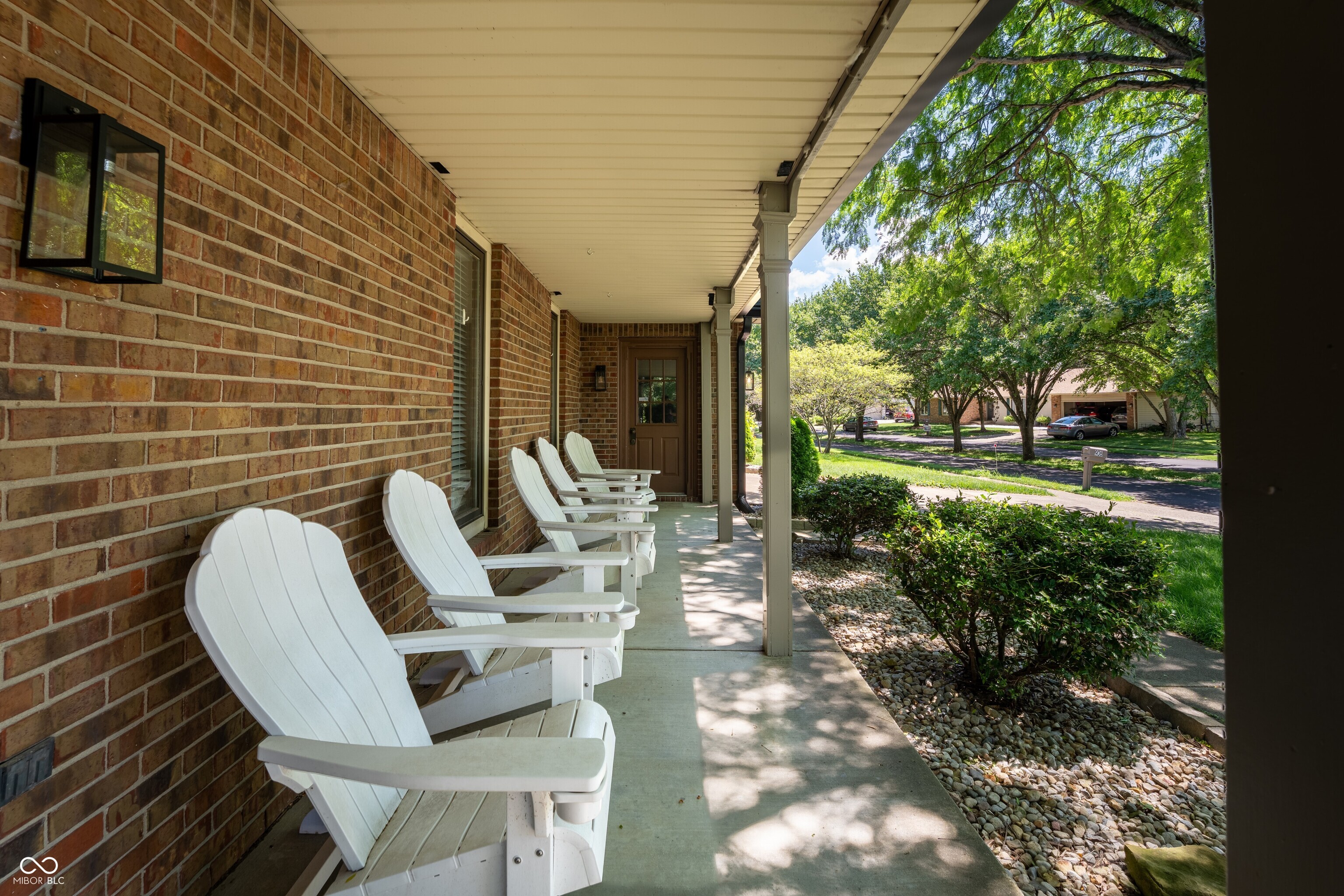 906 Hummingbird Lane Columbus, IN 47203 - Photo 3 of 43