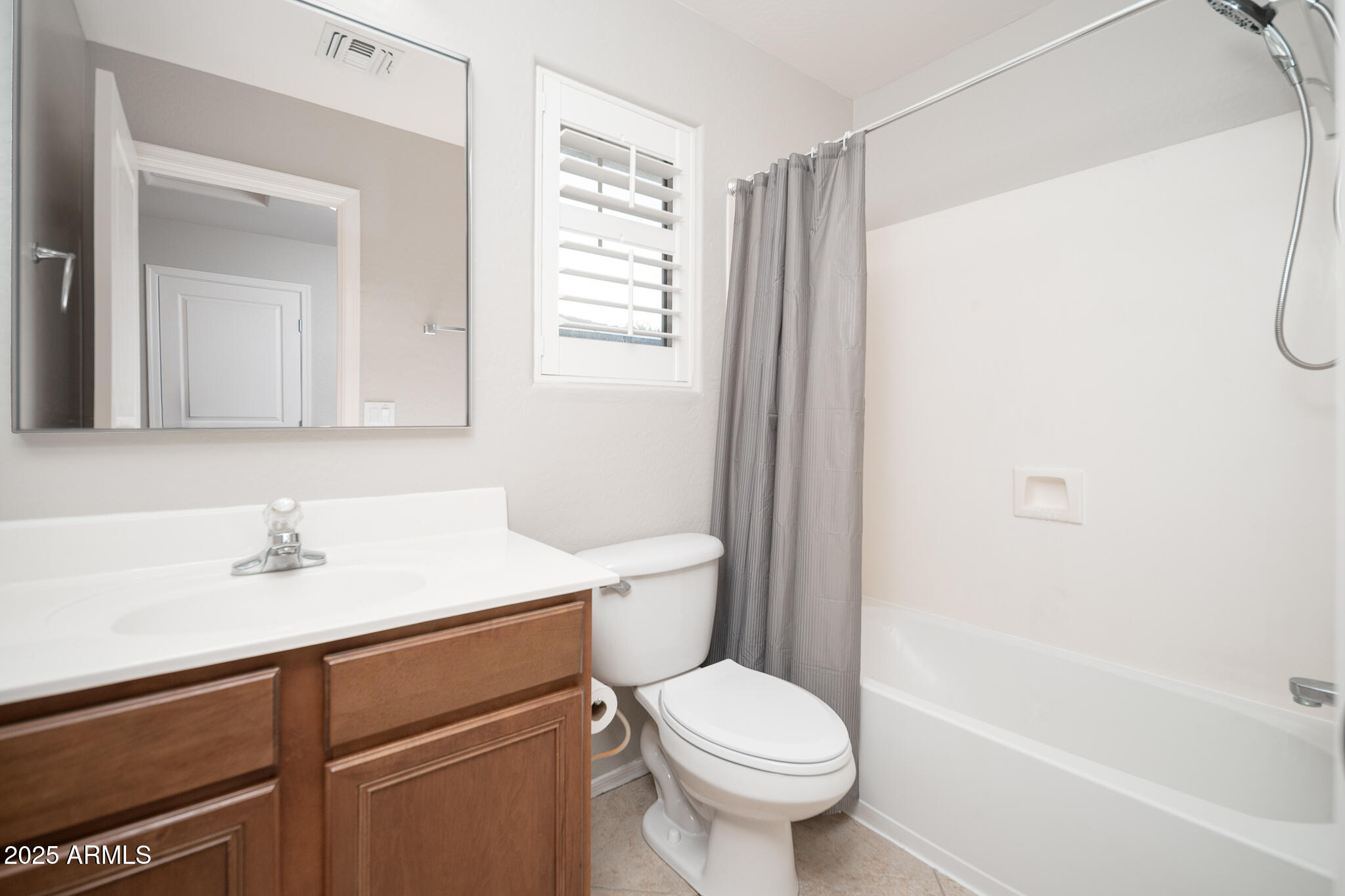 15345 West Wethersfield Road Surprise, AZ 85379 - Photo 27 of 37 27_Upstairs-Bath_01