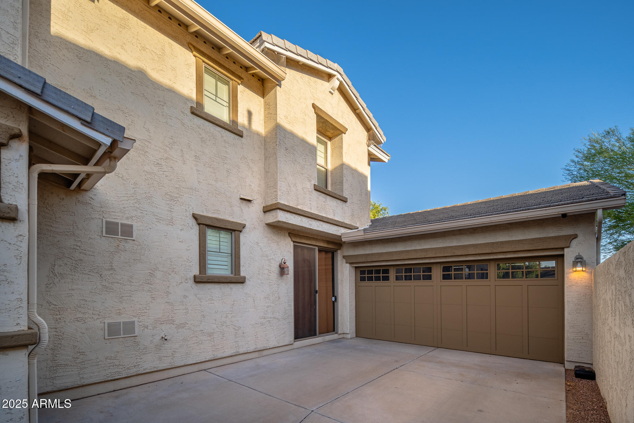 15345 West Wethersfield Road Surprise, AZ 85379 - Photo 4 of 37 04_Front_02
