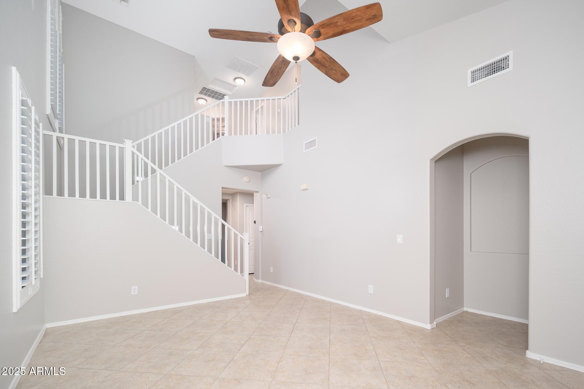 15345 West Wethersfield Road Surprise, AZ 85379 - Photo 5 of 37 05_Foyer_02