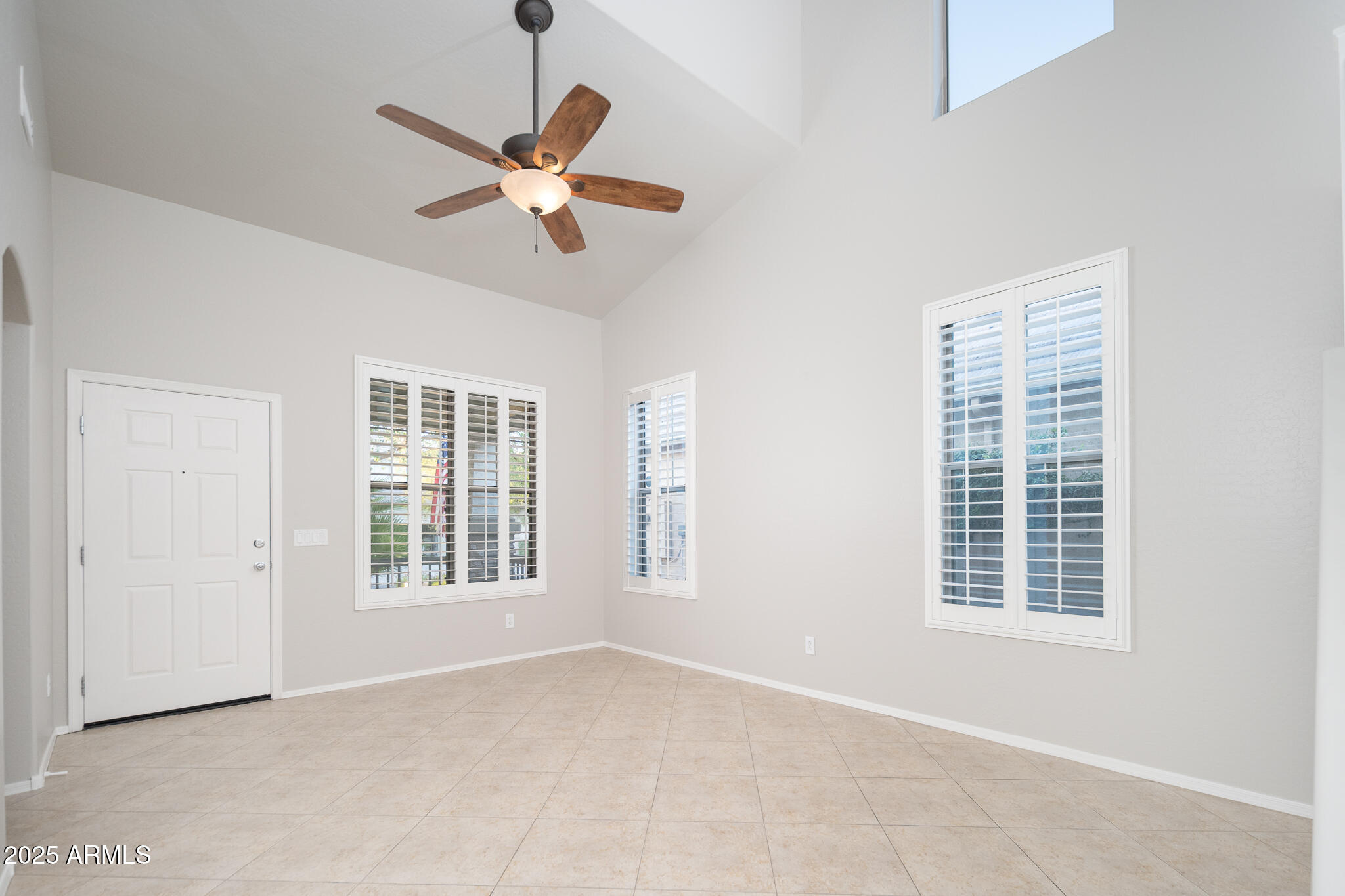 15345 West Wethersfield Road Surprise, AZ 85379 - Photo 6 of 37 06_Foyer_01