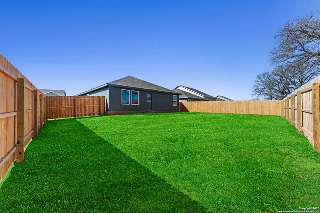 $290,000 | 112 Ellendale Place, Fredericksburg, TX 78624