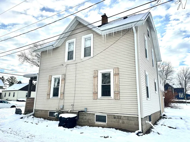 $218,000 | 306 North Hubbard Street, Horicon, WI 53032