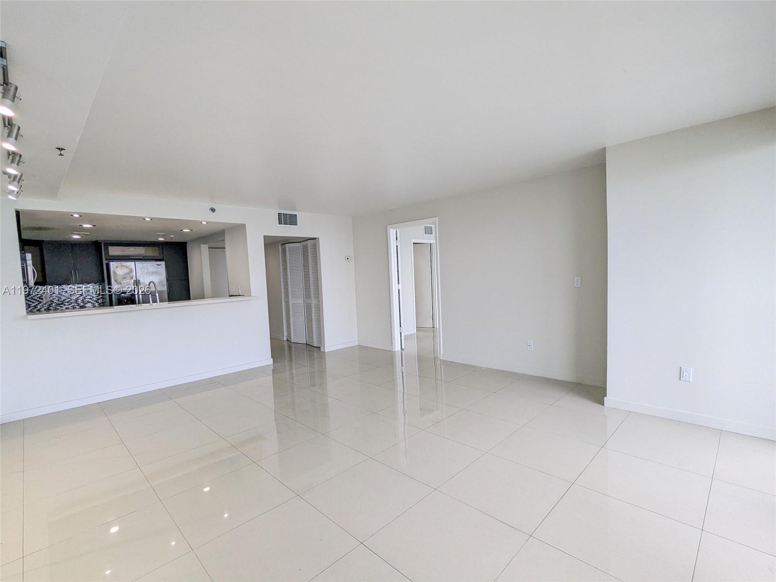 555 Northeast 15th Street, Unit 20B Miami, FL 33132 - Photo 11 of 23