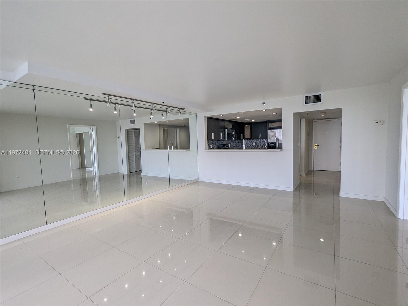 555 Northeast 15th Street, Unit 20B Miami, FL 33132 - Photo 12 of 23