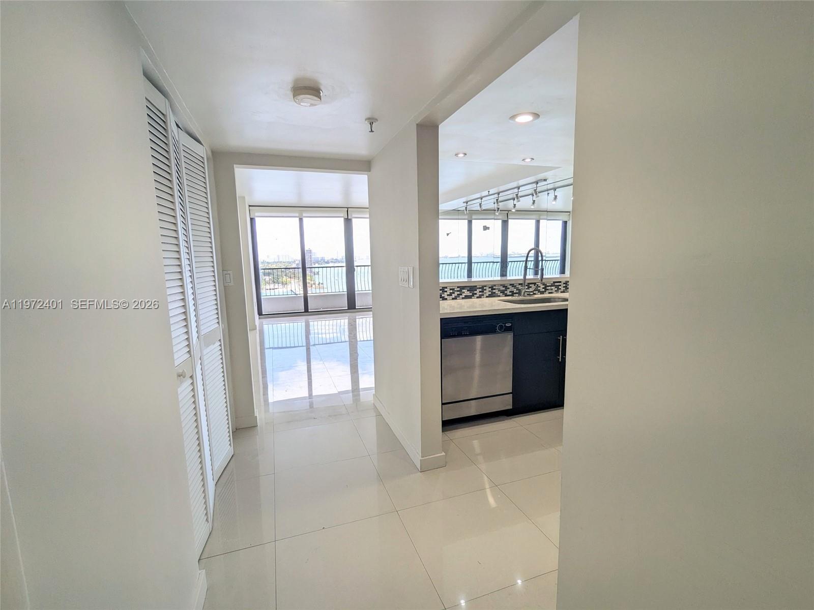 555 Northeast 15th Street, Unit 20B Miami, FL 33132 - Photo 5 of 23 Amazing view as you enter the unit