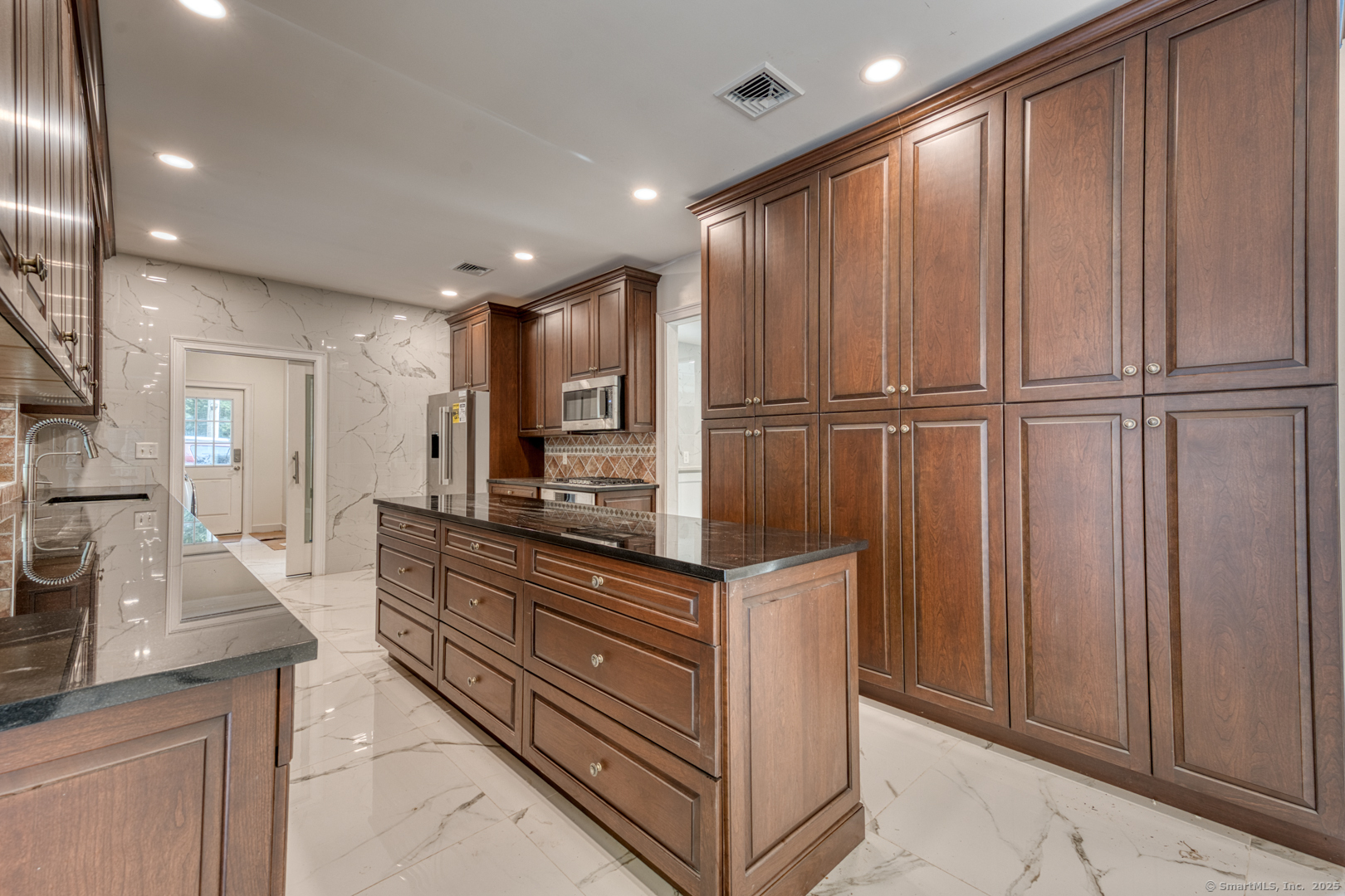 171 Oregon Road Meriden, CT 06451 - Photo 18 of 38