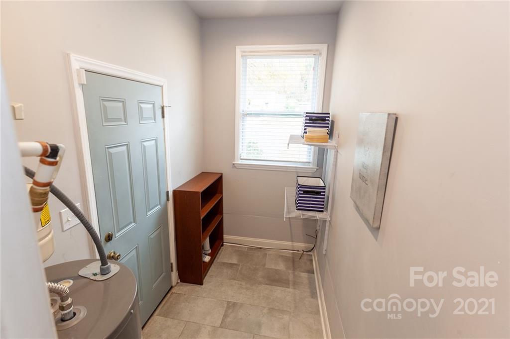 5110 Auburndale Road Charlotte, NC 28205 - Photo 11 of 30 a view of entryway with window