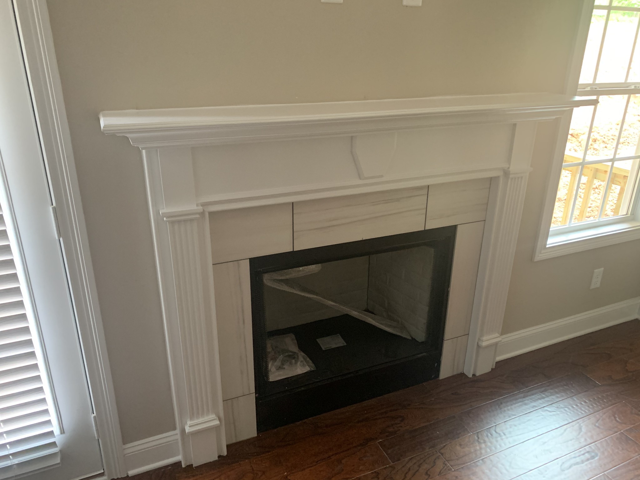 1 Gratton Road Clarksville, TN 37043 - Photo 6 of 31 a living room with a fireplace