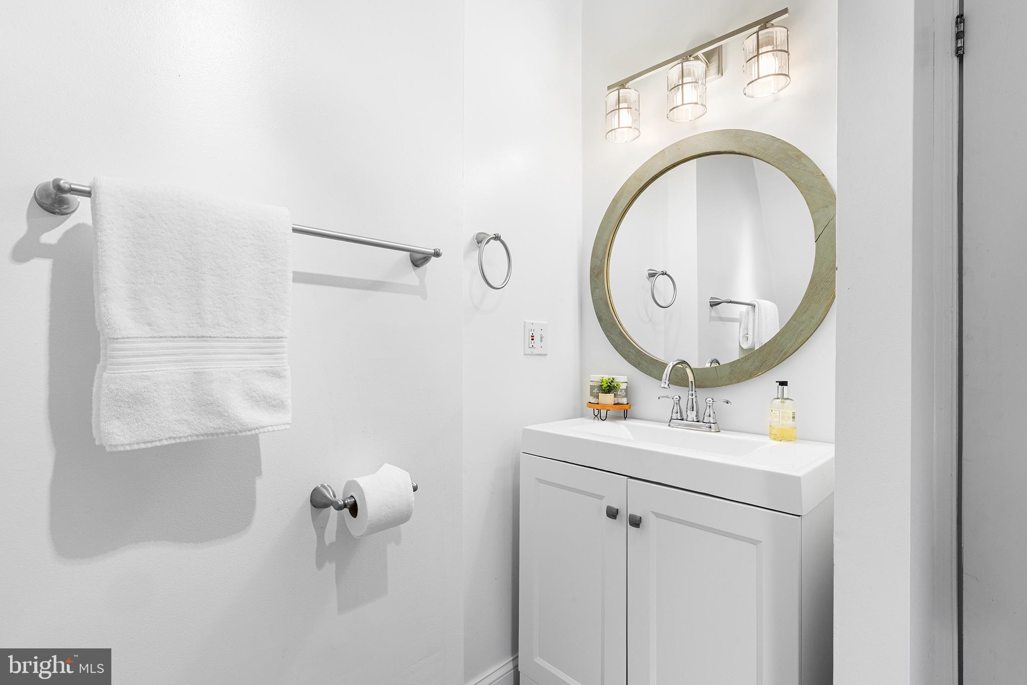 410 North Valley Forge Road Devon, PA 19333 - Photo 73 of 84 Full bath adjacent to bedroom in guest house