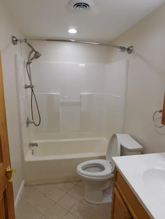 $114,800 | 32005 West 12 Mile Road, Unit 206, Farmington Hills, MI 48334