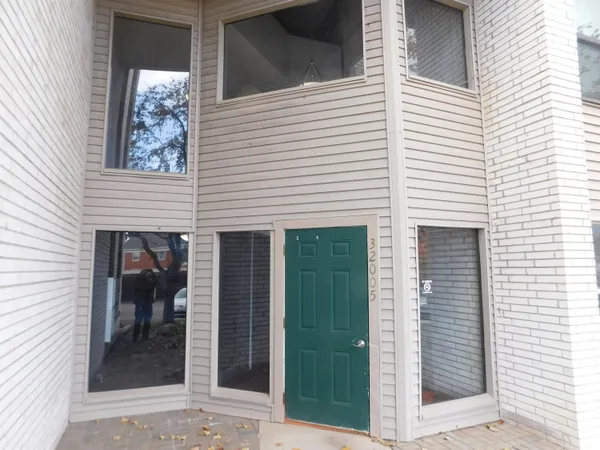 $114,800 | 32005 West 12 Mile Road, Unit 206, Farmington Hills, MI 48334