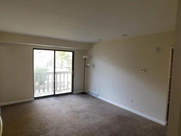 $114,800 | 32005 West 12 Mile Road, Unit 206, Farmington Hills, MI 48334