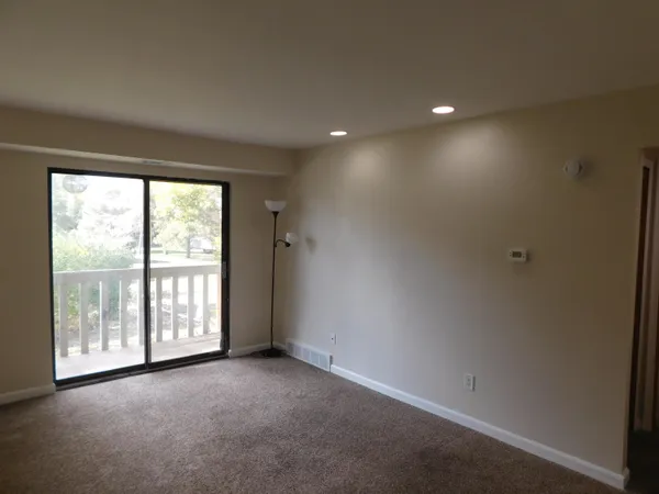 $114,800 | 32005 West 12 Mile Road, Unit 206, Farmington Hills, MI 48334